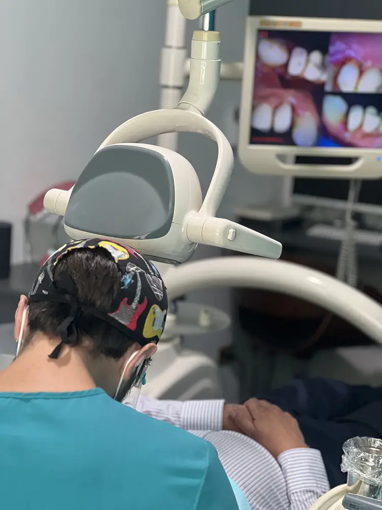 Atención en clínica dental Almahue en Providencia